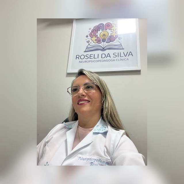 Rose Silva, neuropsicopedagoga clínica, no consultório